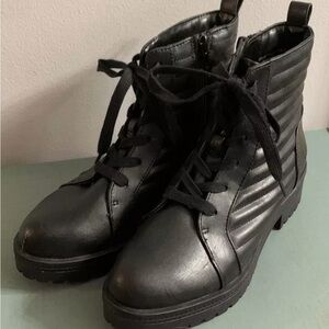 LifeStride Stormy Combat Boot. Black ankle boots